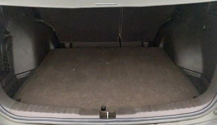 2016 Honda CRV 2.4L 2WD AT, Petrol, Automatic, 1,00,440 km, Boot Inside