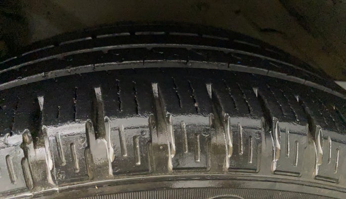 2016 Honda CRV 2.4L 2WD AT, Petrol, Automatic, 1,00,440 km, Left Rear Tyre Tread