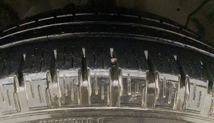 2016 Honda CRV 2.4L 2WD AT, Petrol, Automatic, 1,00,440 km, Right Front Tyre Tread