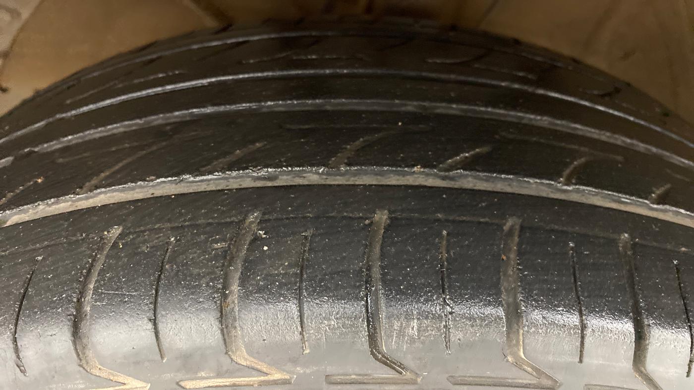 2018 Maruti Swift ZXI AMT, Petrol, Automatic, 57,392 km, Left Front Tyre Tread