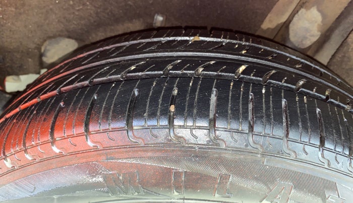 2016 Maruti Baleno DELTA PETROL 1.2, Petrol, Manual, 50,302 km, Left Rear Tyre Tread