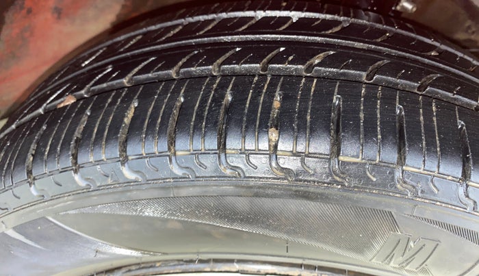 2016 Maruti Baleno DELTA PETROL 1.2, Petrol, Manual, 50,302 km, Right Front Tyre Tread