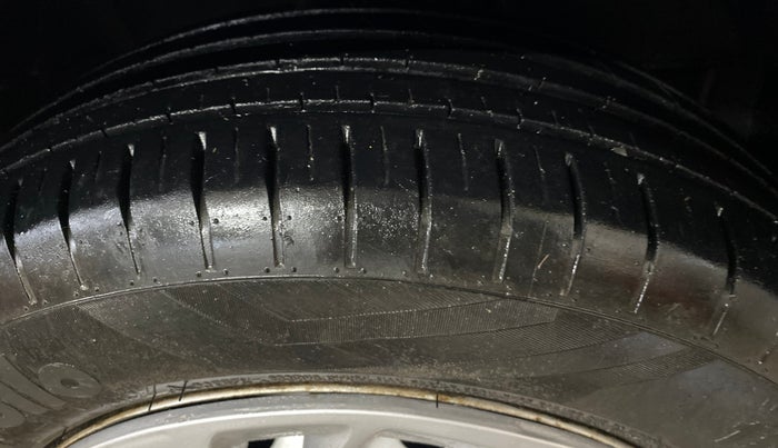 2017 Maruti Baleno DELTA PETROL 1.2, Petrol, Manual, 73,378 km, Right Front Tyre Tread