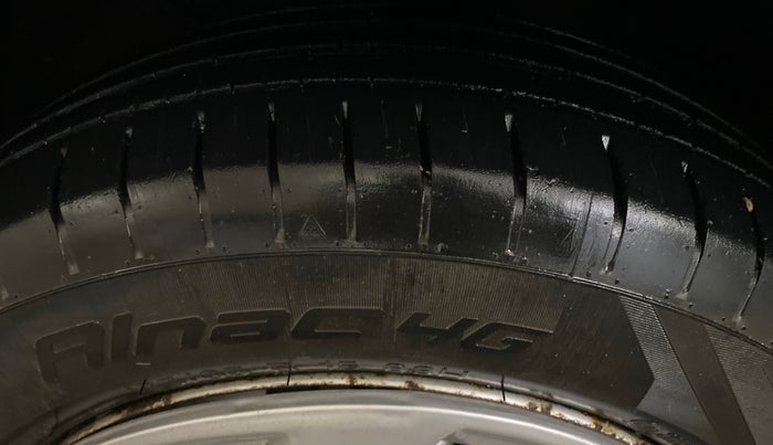 2017 Maruti Baleno DELTA PETROL 1.2, Petrol, Manual, 73,378 km, Left Front Tyre Tread