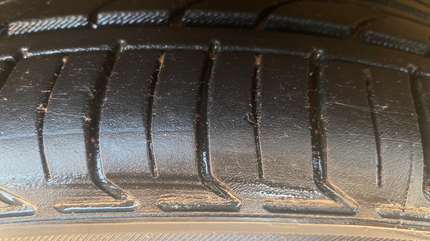 2021 Ford Figo Aspire TITANIUM 1.2 PETROL, Petrol, Manual, 36,751 km, Left Front Tyre Tread