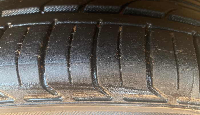 2021 Ford Figo Aspire TITANIUM 1.2 PETROL, Petrol, Manual, 37,399 km, Left Front Tyre Tread