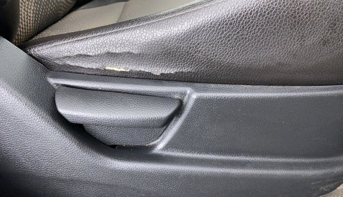 2016 Hyundai Eon SPORTZ, Petrol, Manual, 45,894 km, Driver Side Adjustment Panel