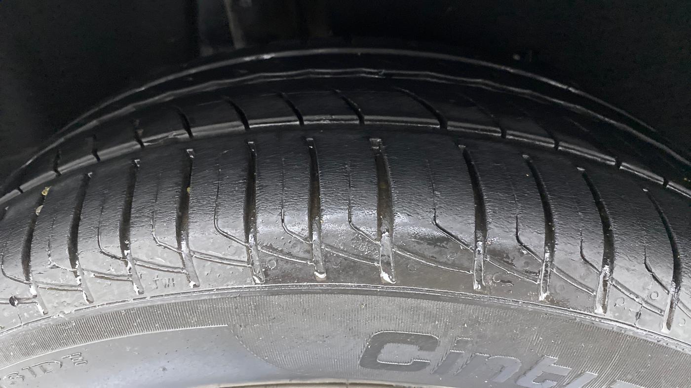 2016 Maruti Baleno SIGMA 1.2 K12, Petrol, Manual, 26,984 km, Right Rear Tyre Tread