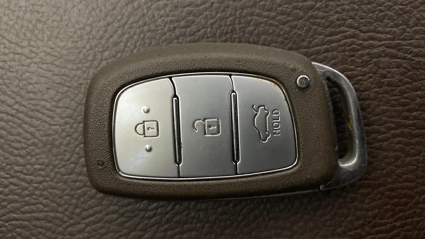 2020 Hyundai AURA SX 1.2 (O), Petrol, Manual, 59,302 km, Key Close Up