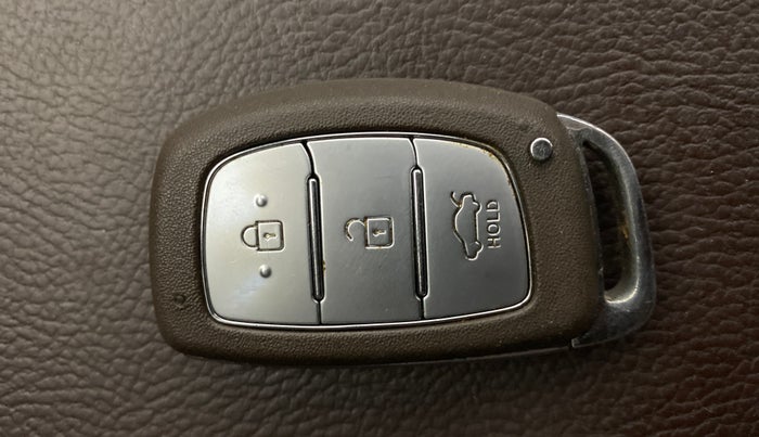 2020 Hyundai AURA SX 1.2 (O), Petrol, Manual, 59,302 km, Key Close Up