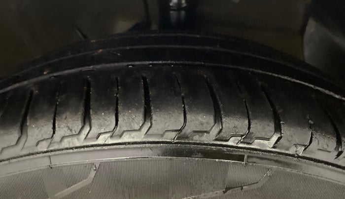 2020 Hyundai AURA SX 1.2 (O), Petrol, Manual, 59,302 km, Right Front Tyre Tread