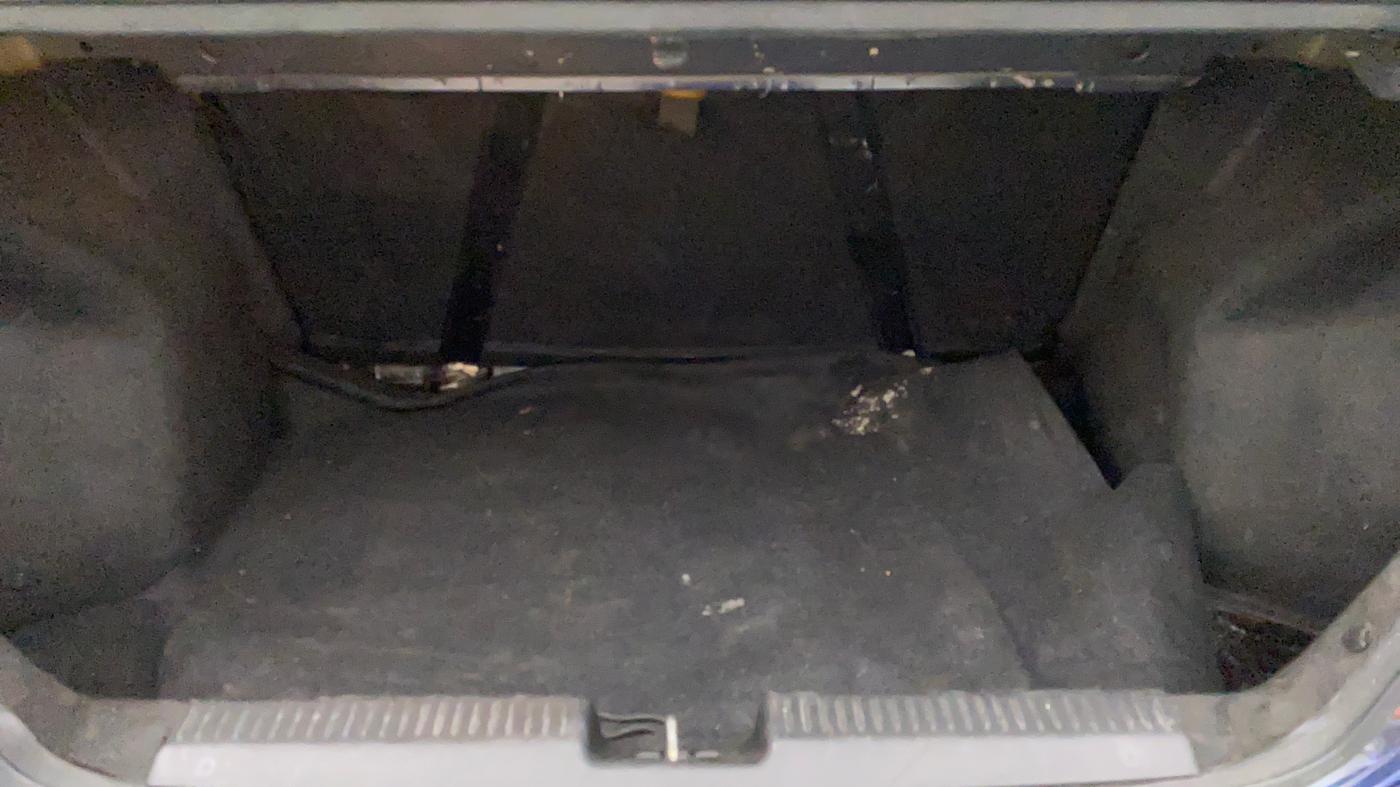 2018 Maruti Dzire ZXI, Petrol, Manual, 1,06,701 km, Boot Inside