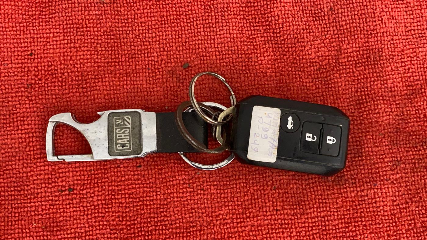 2018 Maruti Dzire ZXI, Petrol, Manual, 1,06,701 km, Key Close Up