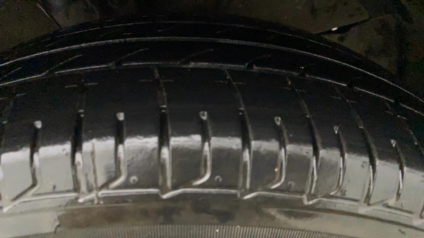 2018 Maruti Dzire ZXI, Petrol, Manual, 1,06,701 km, Left Front Tyre Tread