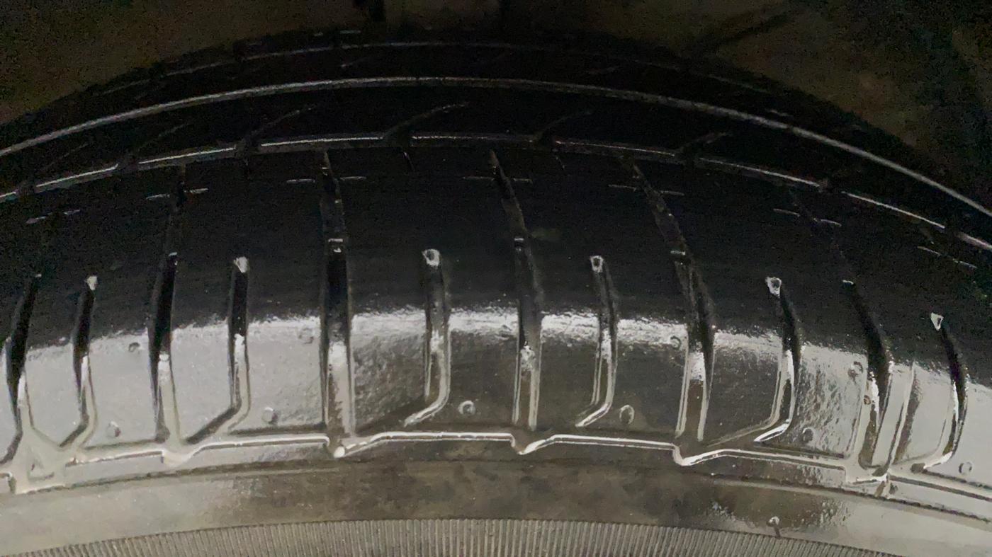 2018 Maruti Dzire ZXI, Petrol, Manual, 1,06,701 km, Left Rear Tyre Tread