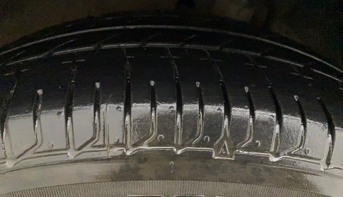 2018 Maruti Dzire ZXI, Petrol, Manual, 1,06,701 km, Right Rear Tyre Tread