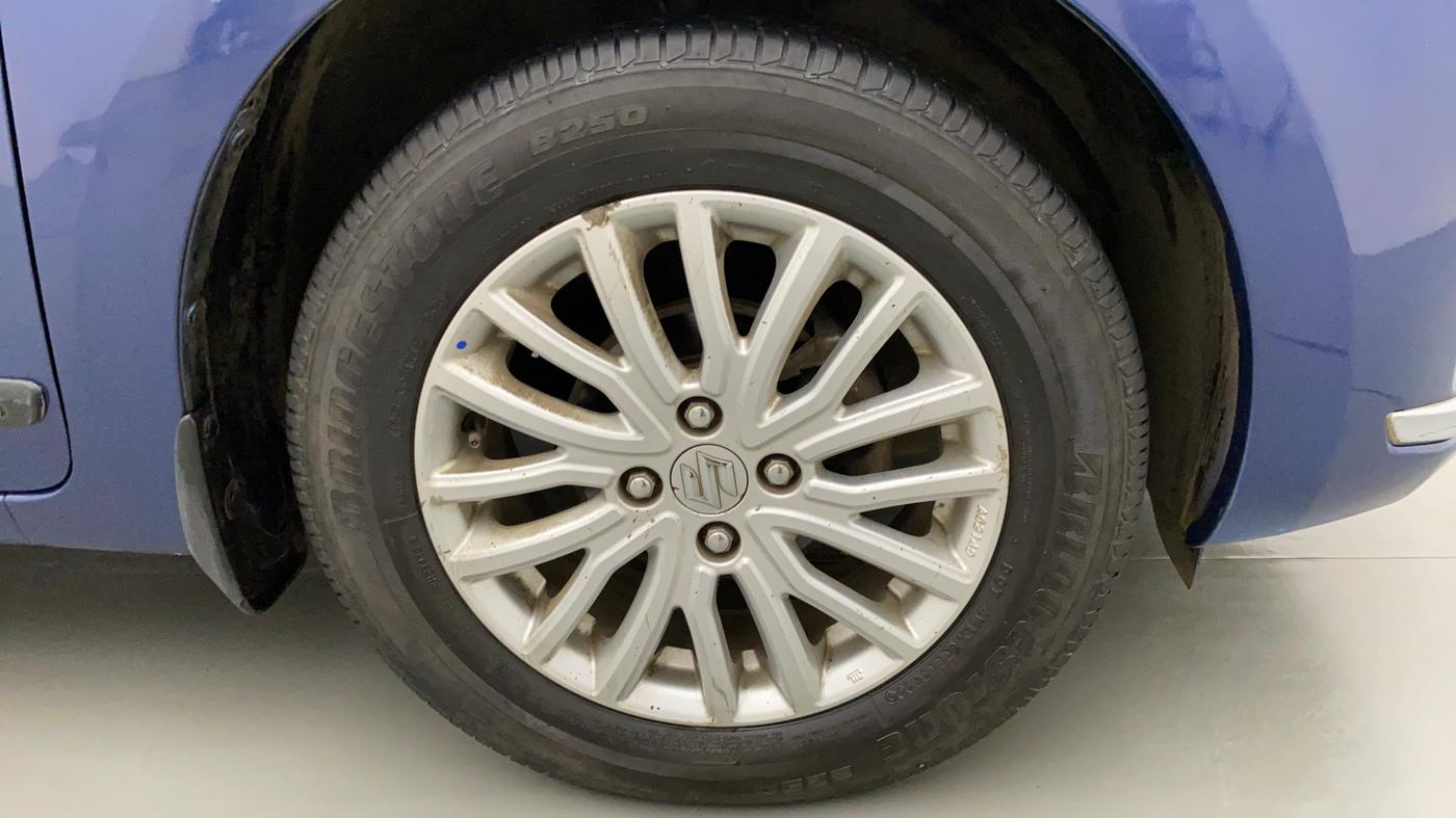 2018 Maruti Dzire ZXI, Petrol, Manual, 1,06,701 km, Right Front Wheel