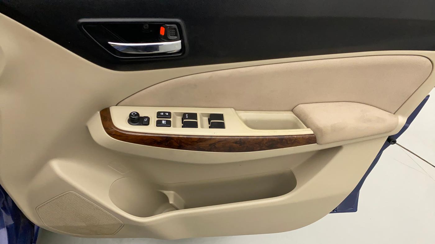 2018 Maruti Dzire ZXI, Petrol, Manual, 1,06,701 km, Driver Side Door Panels Control