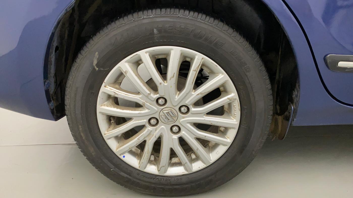 2018 Maruti Dzire ZXI, Petrol, Manual, 1,06,701 km, Right Rear Wheel