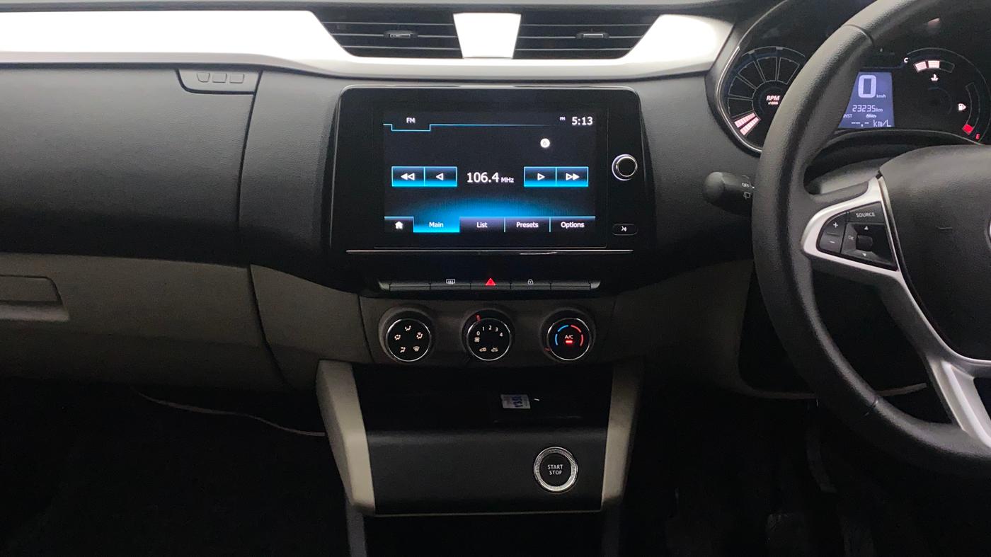 2022 Renault TRIBER RXZ DUAL TONE, Petrol, Manual, 23,295 km, Air Conditioner