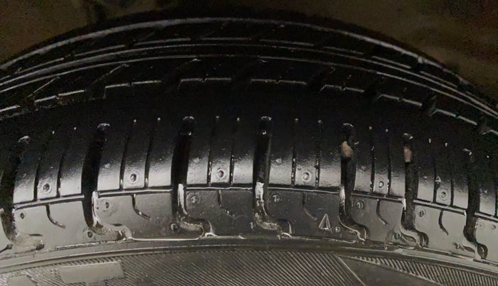2018 Maruti Alto K10 VXI (O), Petrol, Manual, 35,329 km, Left Front Tyre Tread