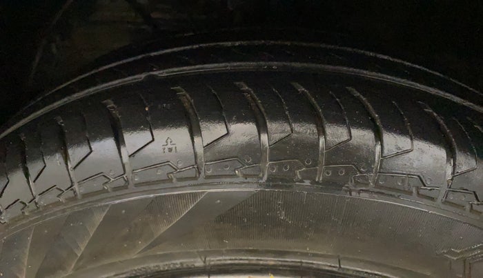 2020 Maruti Swift LXI, Petrol, Manual, 46,306 km, Left Front Tyre Tread
