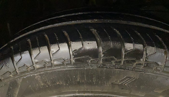 2020 Maruti Swift LXI, Petrol, Manual, 46,306 km, Right Front Tyre Tread