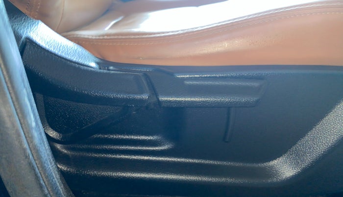 2022 KIA SONET HTX 1.0 IMT, Petrol, Manual, 74,033 km, Driver Side Adjustment Panel