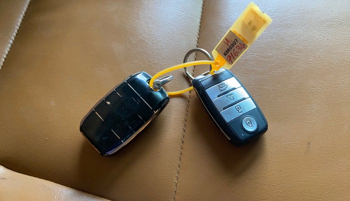 2022 KIA SONET HTX 1.0 IMT, Petrol, Manual, 74,033 km, Key Close Up