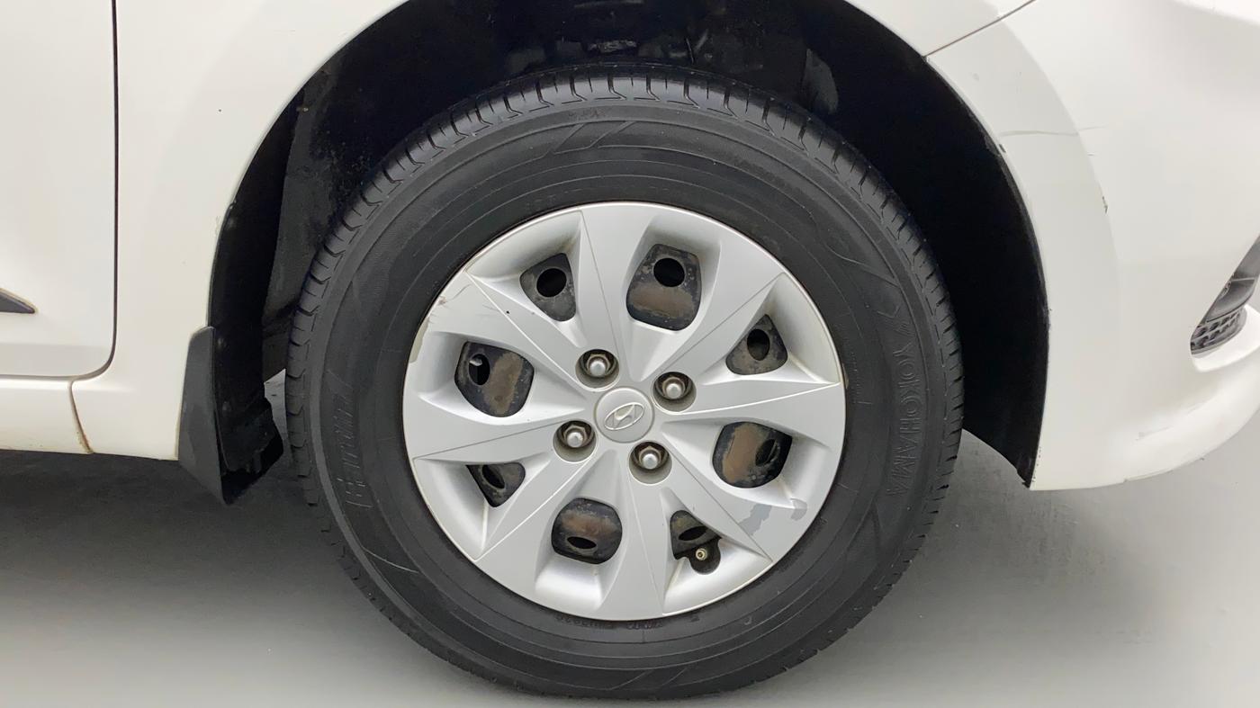 2016 Hyundai Elite i20 MAGNA 1.2, CNG, Manual, 1,21,279 km, Right Front Wheel