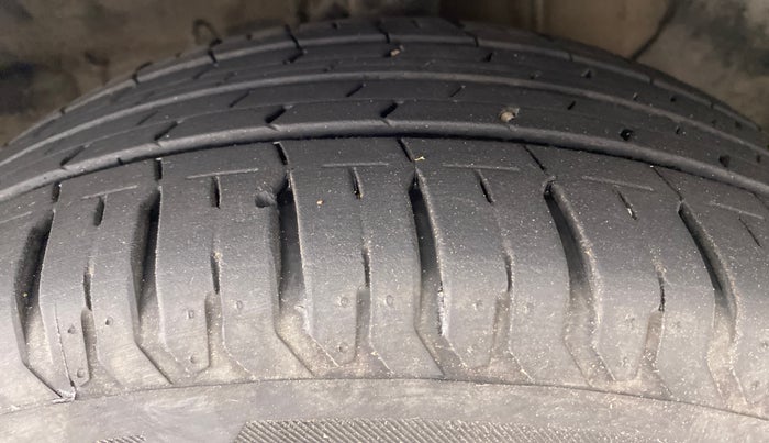 2022 Hyundai Verna SX (O)1.0 TURBO DCT, Petrol, Automatic, 11,885 km, Right Front Tyre Tread