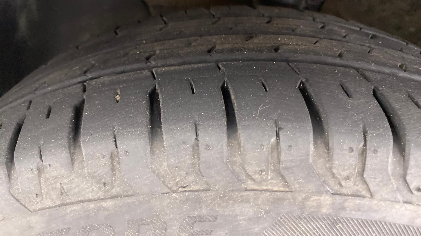 2022 Hyundai Verna SX (O)1.0 TURBO DCT, Petrol, Automatic, 11,885 km, Left Front Tyre Tread