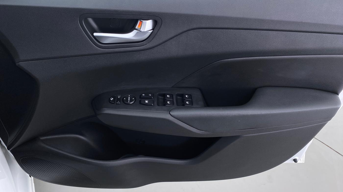 2022 Hyundai Verna SX (O)1.0 TURBO DCT, Petrol, Automatic, 11,885 km, Driver Side Door Panels Control