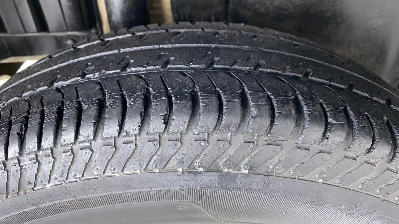 2014 Maruti Swift VXI, Petrol, Manual, 37,528 km, Right Rear Tyre Tread