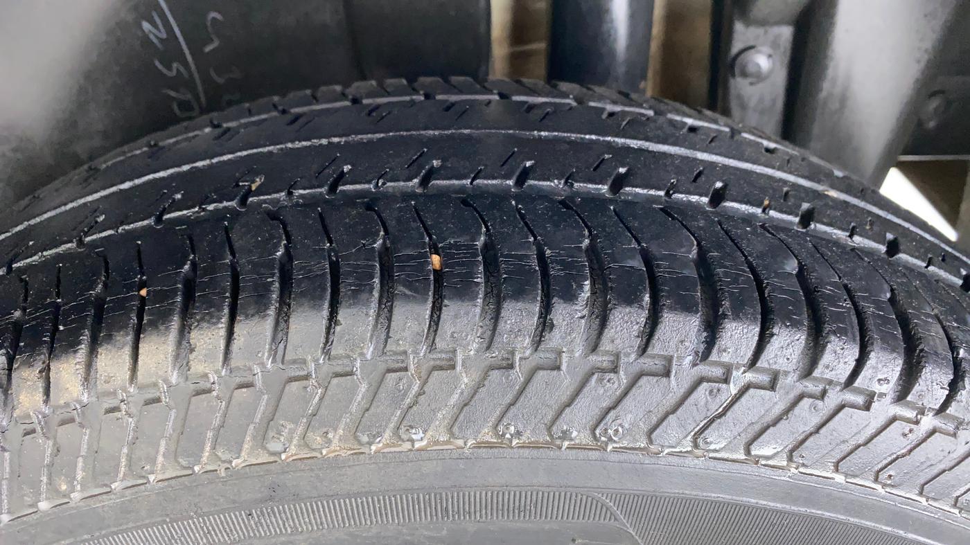 2014 Maruti Swift VXI, Petrol, Manual, 37,528 km, Left Rear Tyre Tread