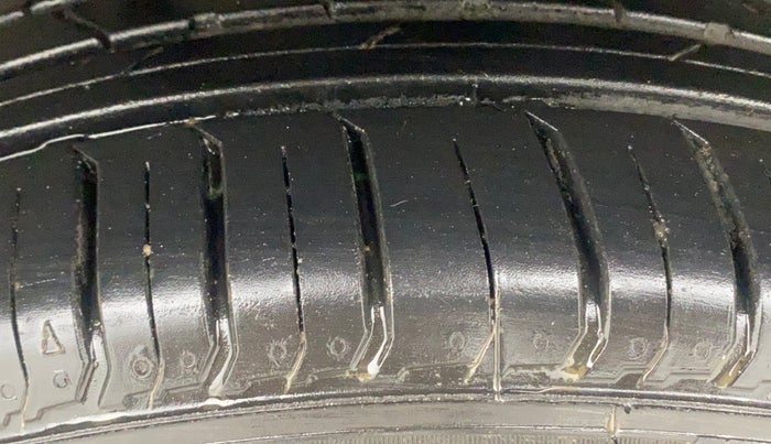 2022 Tata NEXON XM PLUS SUNROOF PETROL, Petrol, Manual, 38,973 km, Left Front Tyre Tread