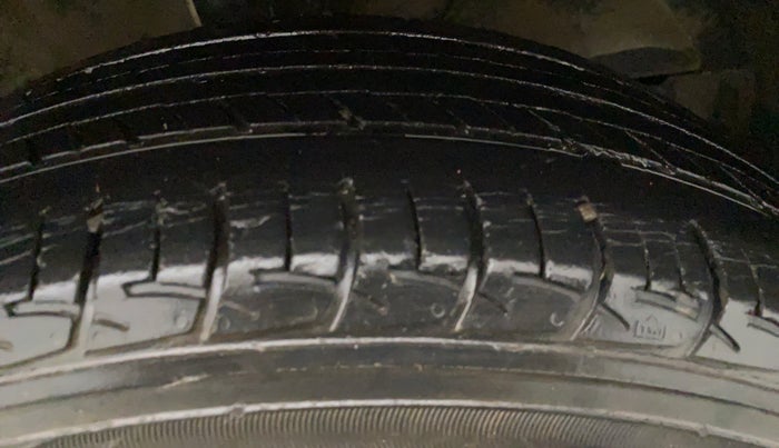 2015 Maruti Baleno DELTA DIESEL 1.3, Diesel, Manual, 48,213 km, Right Front Tyre Tread