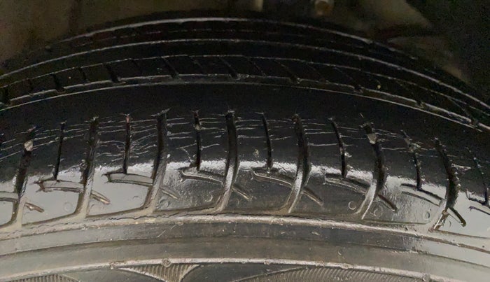 2015 Maruti Baleno DELTA DIESEL 1.3, Diesel, Manual, 48,213 km, Right Rear Tyre Tread