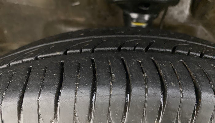 2013 Maruti Wagon R 1.0 LXI CNG, CNG, Manual, 81,405 km, Left Front Tyre Tread