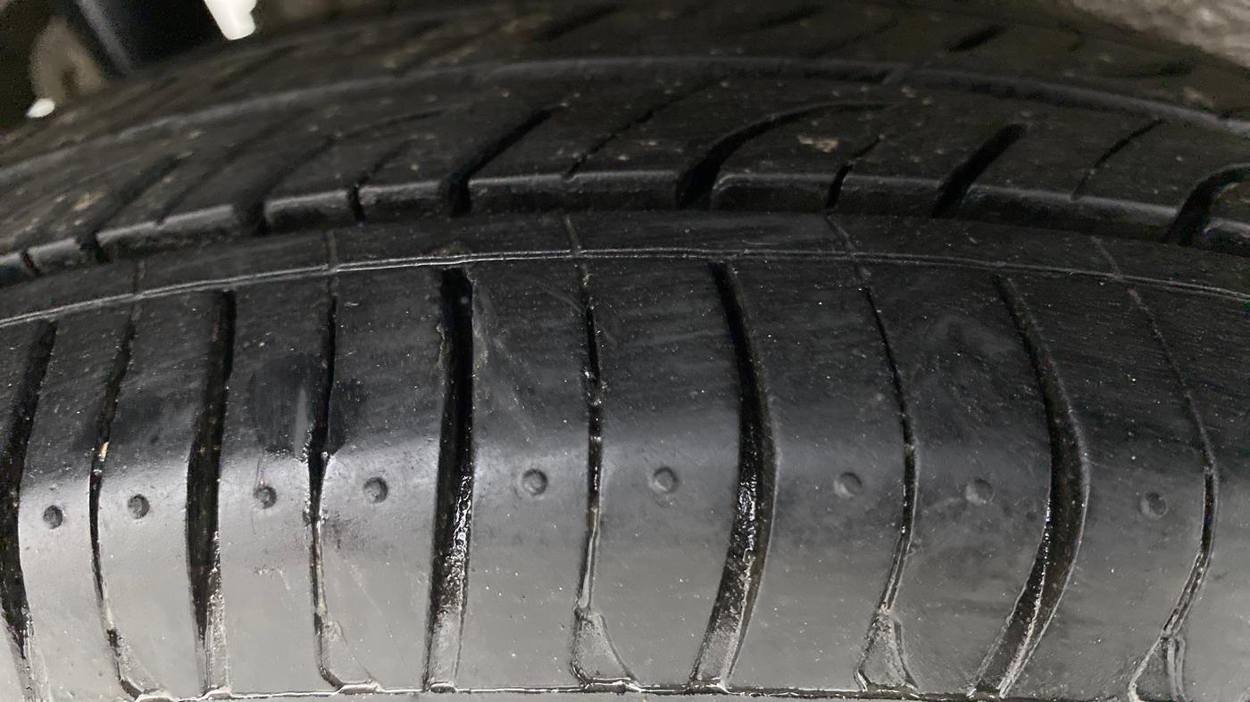 2013 Maruti Wagon R 1.0 LXI CNG, CNG, Manual, 81,405 km, Right Rear Tyre Tread