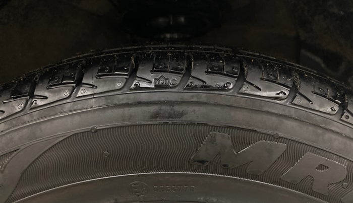 2017 Hyundai Xcent SX 1.2, Petrol, Manual, 26,172 km, Right Front Tyre Tread