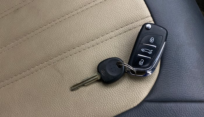 2017 Hyundai Xcent SX 1.2, Petrol, Manual, 26,172 km, Key Close Up