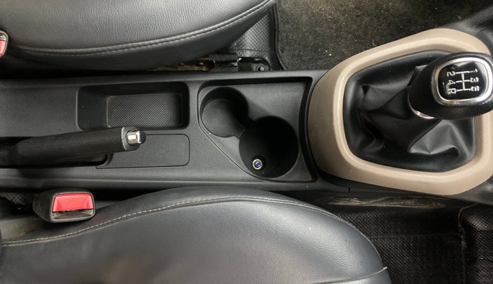 2017 Hyundai Xcent SX 1.2, Petrol, Manual, 26,172 km, Gear Lever