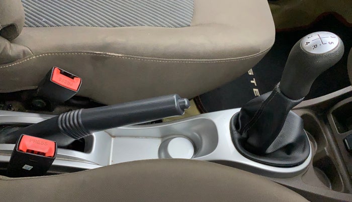 2017 Renault Duster RXL PETROL, Petrol, Manual, 68,505 km, Gear Lever
