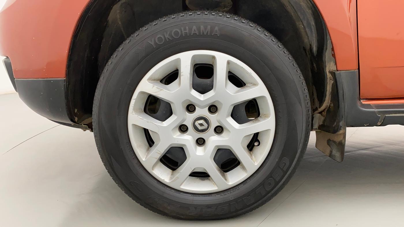 2017 Renault Duster RXL PETROL, Petrol, Manual, 68,505 km, Left Front Wheel