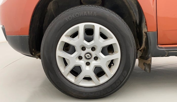 2017 Renault Duster RXL PETROL, Petrol, Manual, 68,505 km, Left Front Wheel