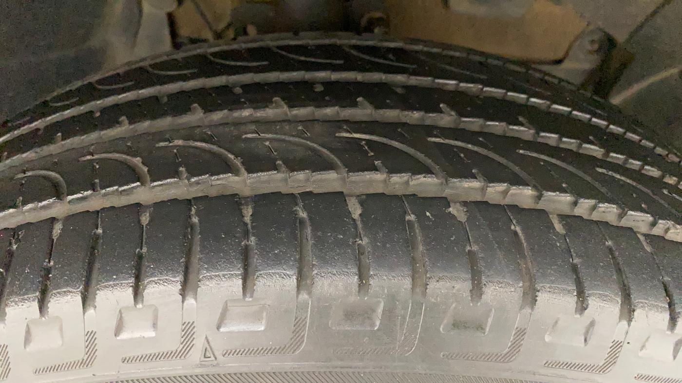 2017 Renault Duster RXL PETROL, Petrol, Manual, 68,505 km, Right Front Tyre Tread
