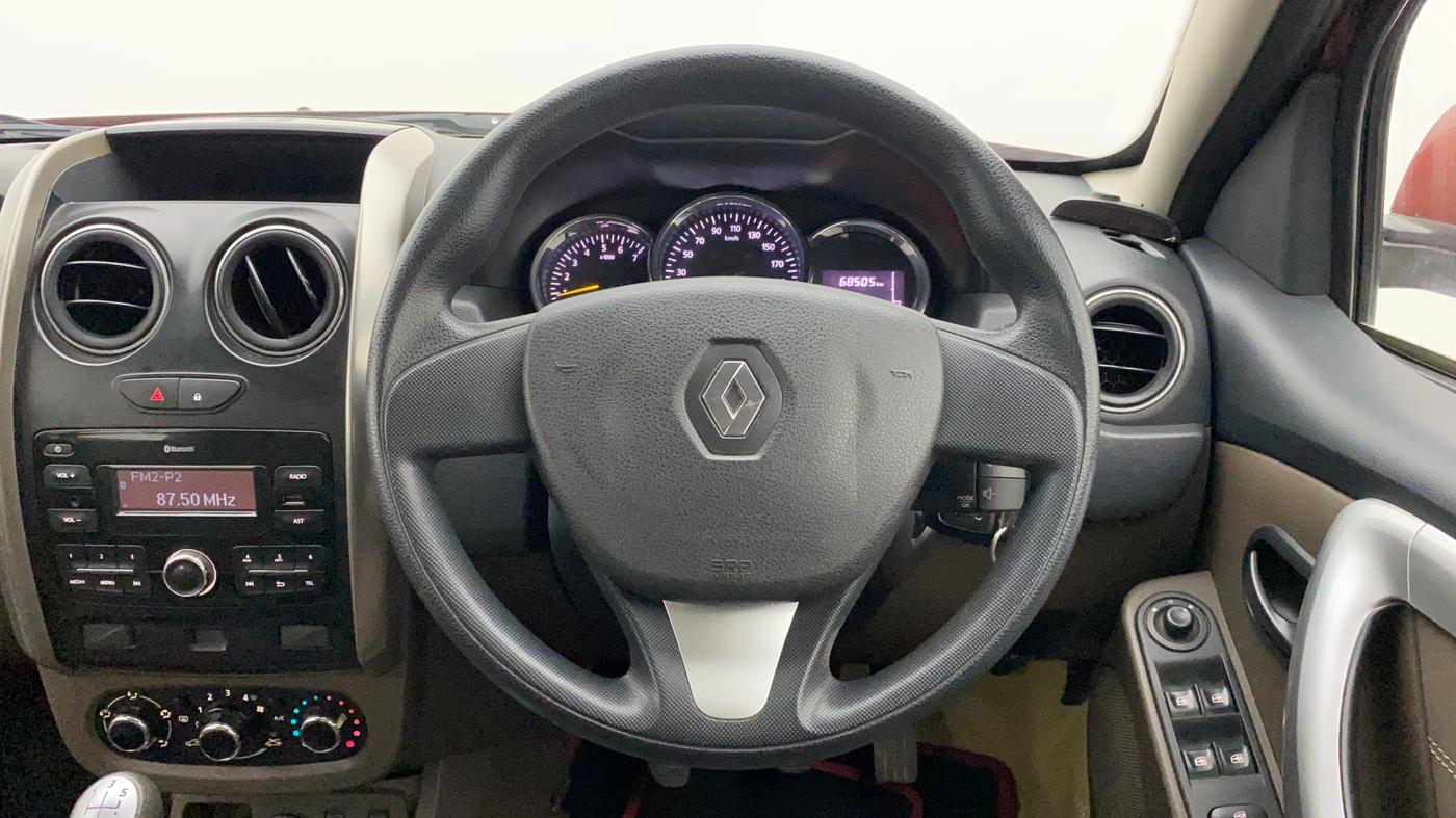 2017 Renault Duster RXL PETROL, Petrol, Manual, 68,505 km, Steering Wheel Close Up