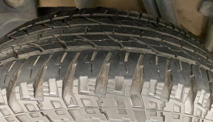 2017 Renault Duster RXL PETROL, Petrol, Manual, 68,505 km, Right Rear Tyre Tread