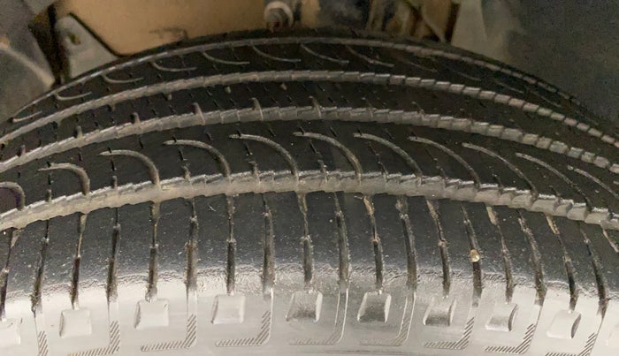 2017 Renault Duster RXL PETROL, Petrol, Manual, 68,505 km, Left Front Tyre Tread